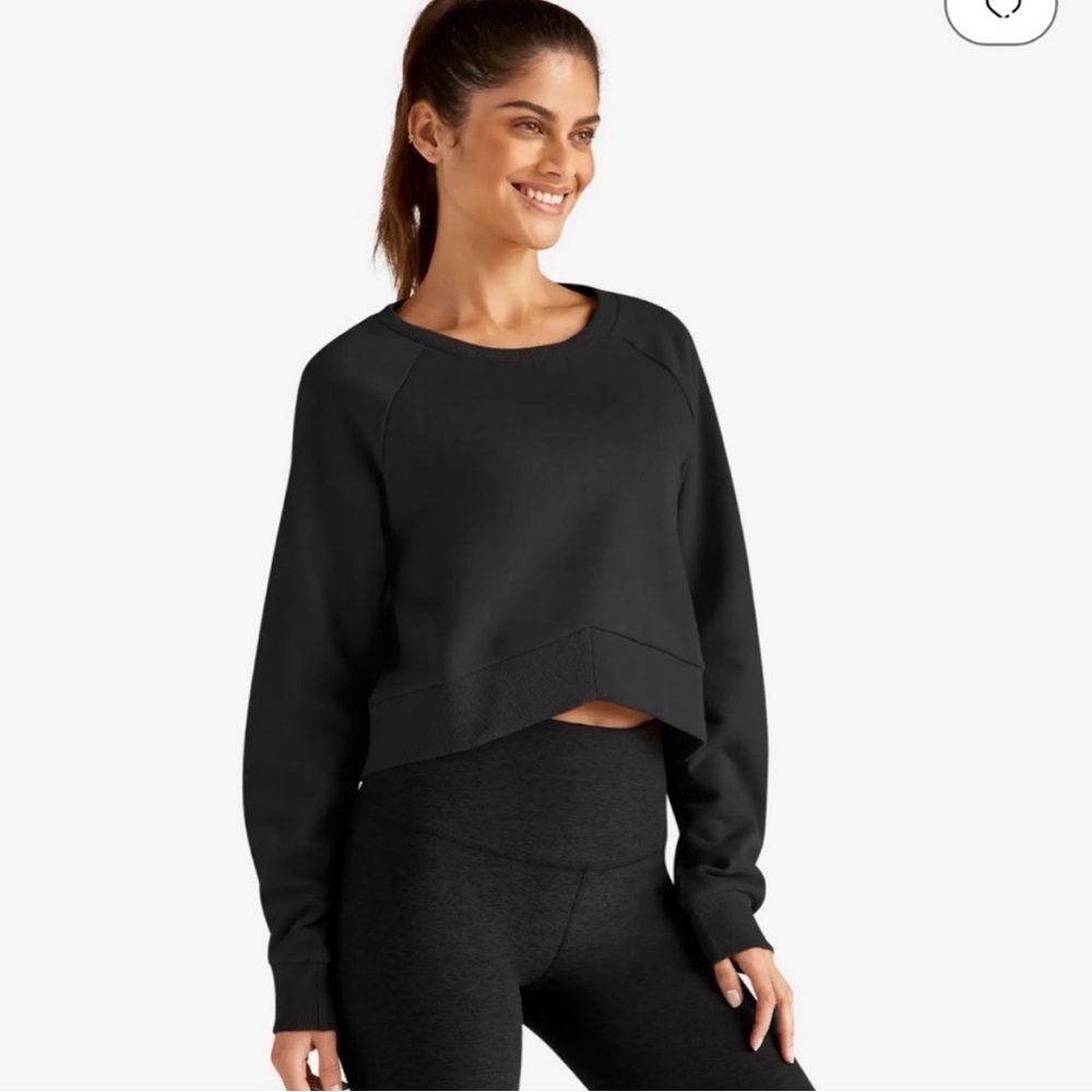 BEYOND YOGA Black Cropped Uplift
Crewneck Sweatshirt Size M pullover lounge